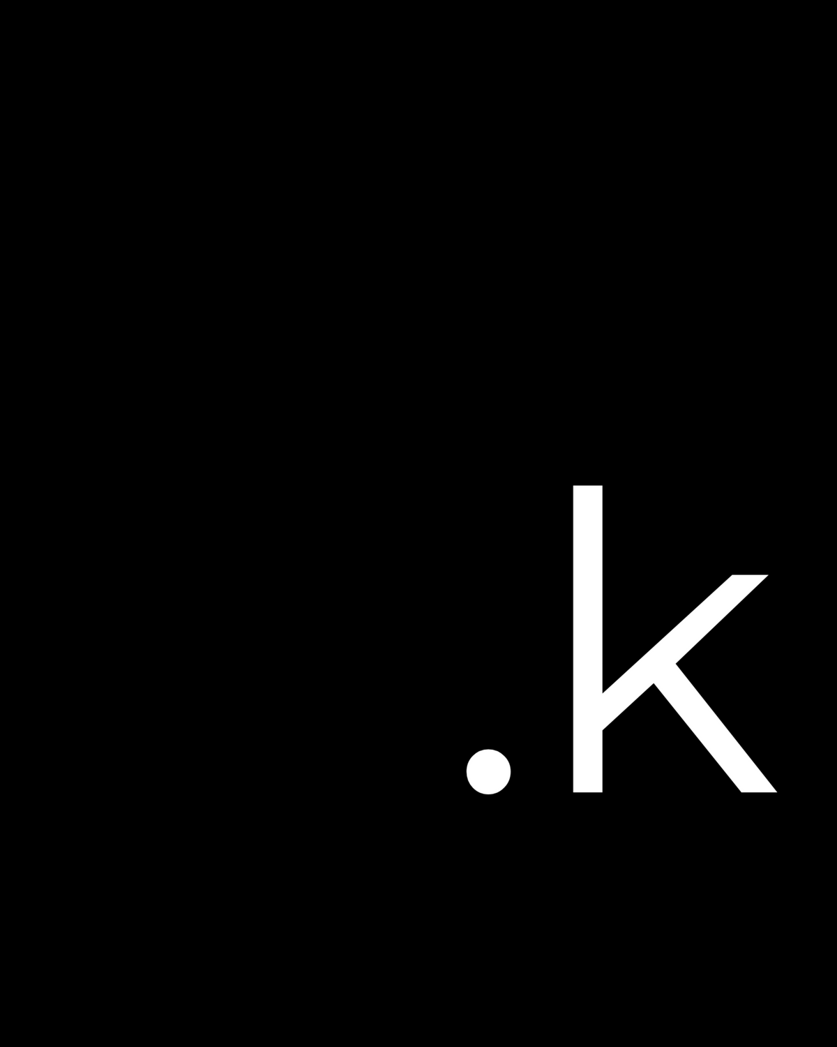 Konzpt .k-logo, hvit logo på svart bakgrunn, plassert nede til høyre